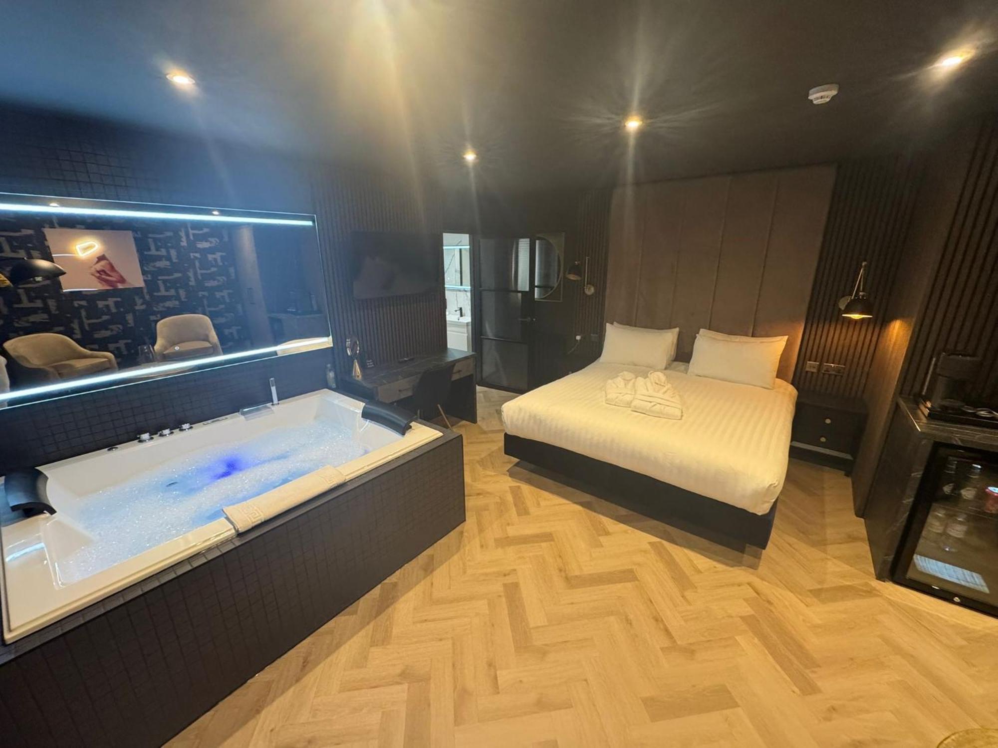 Secret Suites Ланкастер Екстер'єр фото