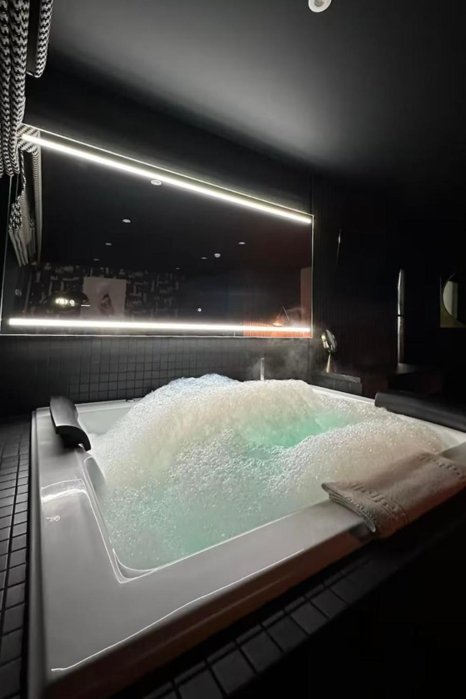 Secret Suites Ланкастер Екстер'єр фото