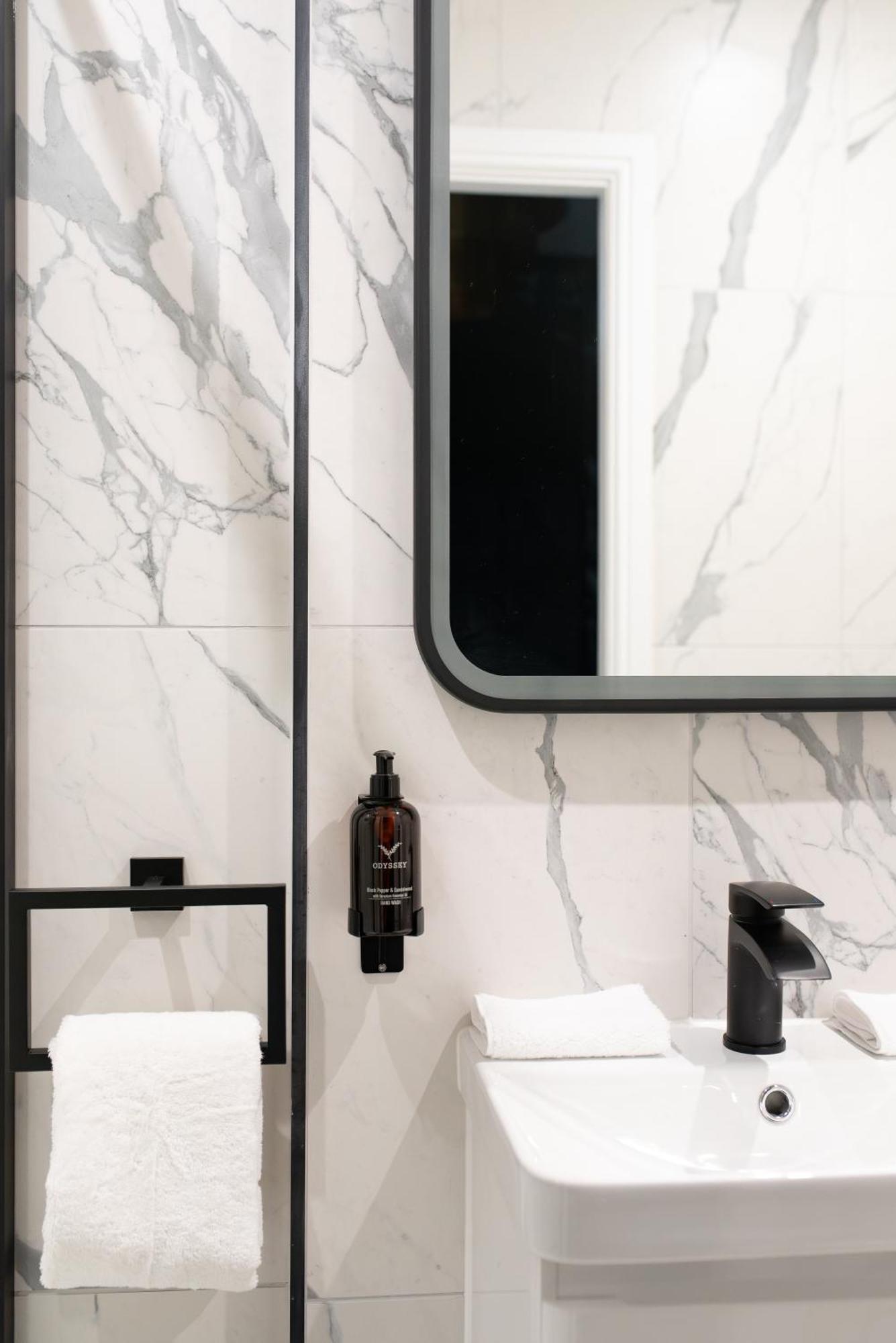 Secret Suites Ланкастер Екстер'єр фото